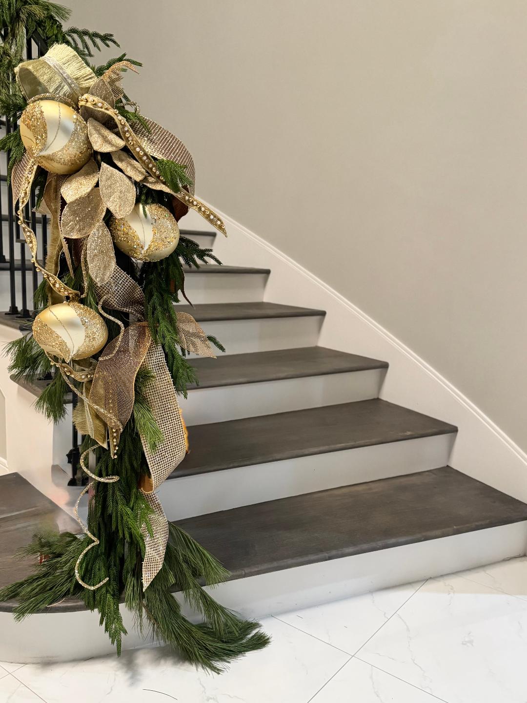 Create a Stunning Holiday Tradition with Holly's Floral Design - Image 5