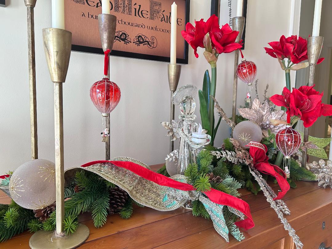 Create a Stunning Holiday Tradition with Holly's Floral Design - Image 4