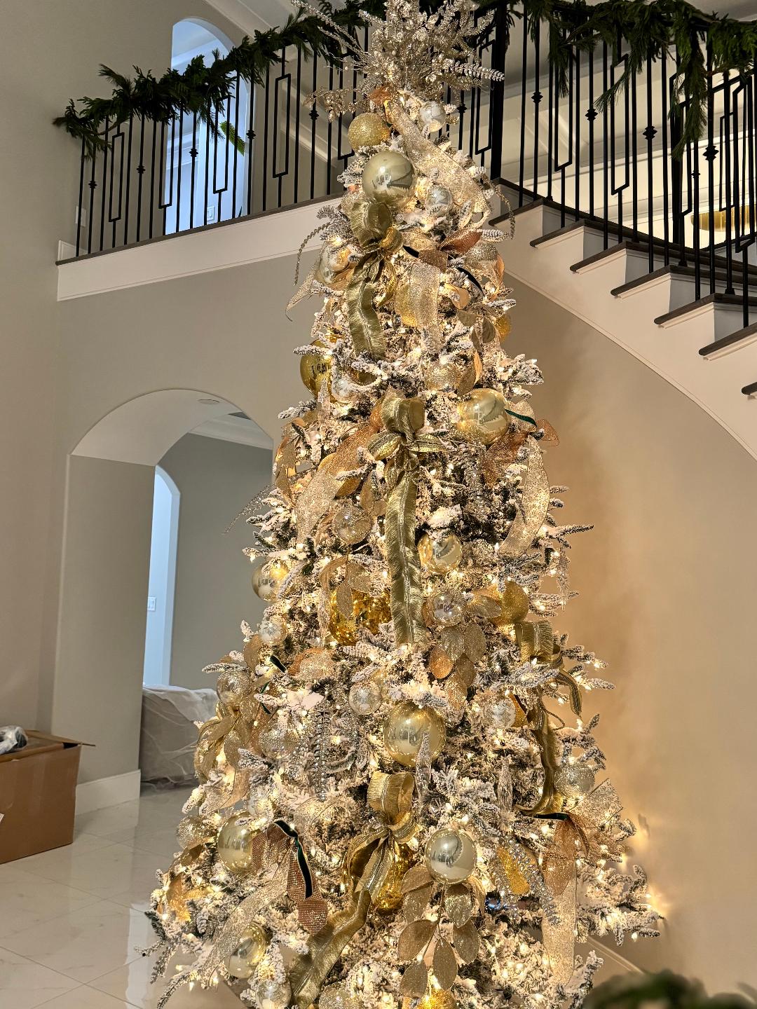 Create a Stunning Holiday Tradition with Holly's Floral Design - Image 3